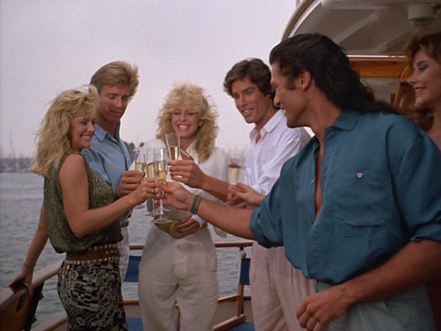 Film Fan Hard Ticket to Hawaii (4 Stars)